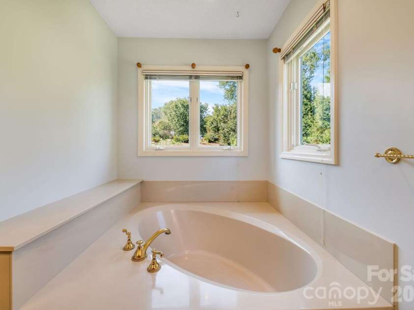 13 Lowry Lane, Weaverville, NC 28787.  MLS# CAR4415194, YatesRealty ID 50910. Primary bath soaking tub.