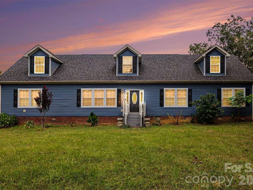 5780 Oak Street, Fort Lawn, SC 29714.  MLS# CAR4424810, YatesRealty ID 50911. 