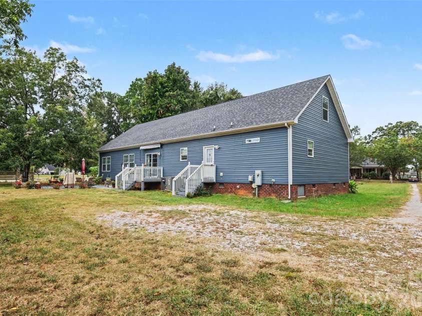 5780 Oak Street, Fort Lawn, SC 29714.  MLS# CAR4424810, YatesRealty ID 50911. 