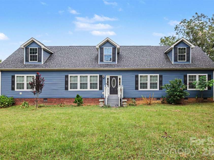 5780 Oak Street, Fort Lawn, SC 29714.  MLS# CAR4424810, YatesRealty ID 50911. 