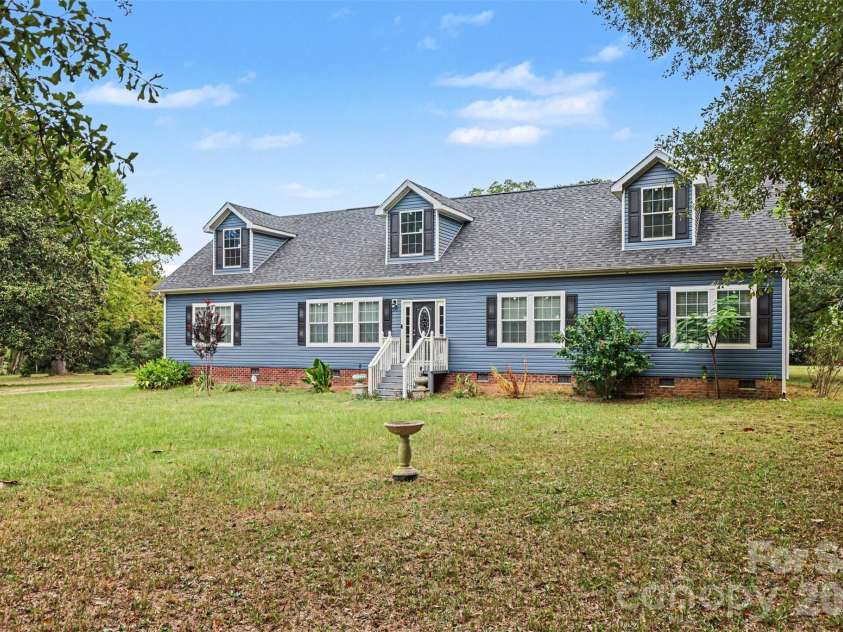 5780 Oak Street, Fort Lawn, SC 29714.  MLS# CAR4424810, YatesRealty ID 50911. 
