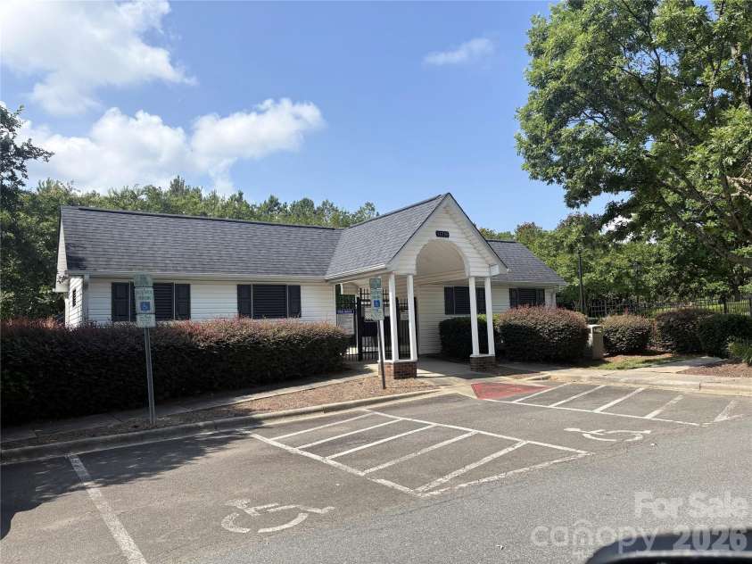 11637 Coddington Ridge Drive, Charlotte, NC 28214.  MLS# CAR4400659, YatesRealty ID 50913. Community Pool