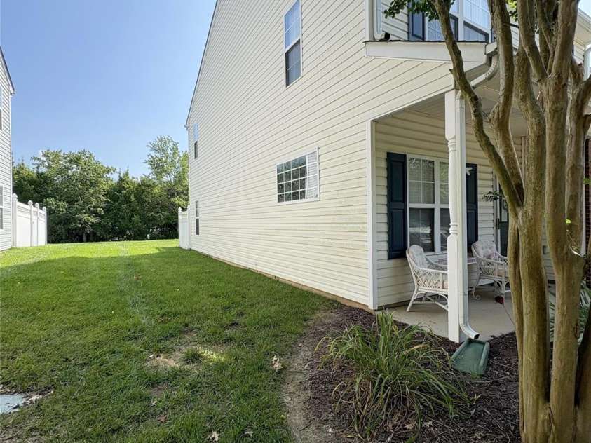 11637 Coddington Ridge Drive, Charlotte, NC 28214.  MLS# CAR4400659, YatesRealty ID 50913. End unit side yard