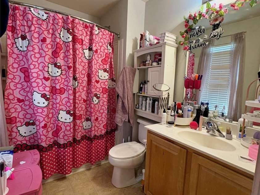 11637 Coddington Ridge Drive, Charlotte, NC 28214.  MLS# CAR4400659, YatesRealty ID 50913. Primary bathroom