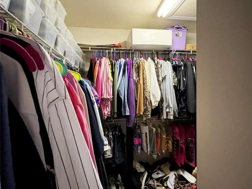 11637 Coddington Ridge Drive, Charlotte, NC 28214.  MLS# CAR4400659, YatesRealty ID 50913. Primary walk in closet