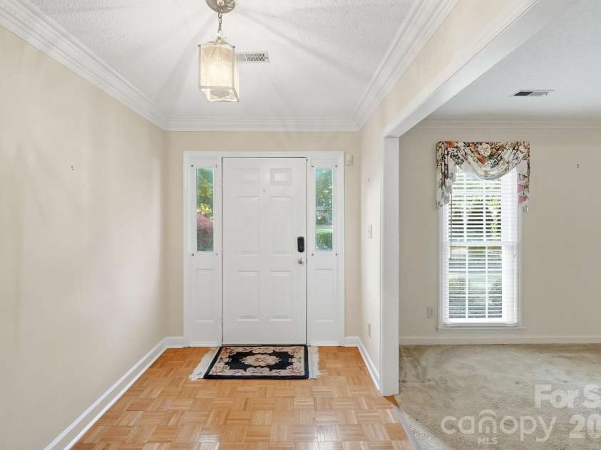 4218 Woodglen Lane, Charlotte, NC 28226.  MLS# CAR4424799, YatesRealty ID 50915. Entryway