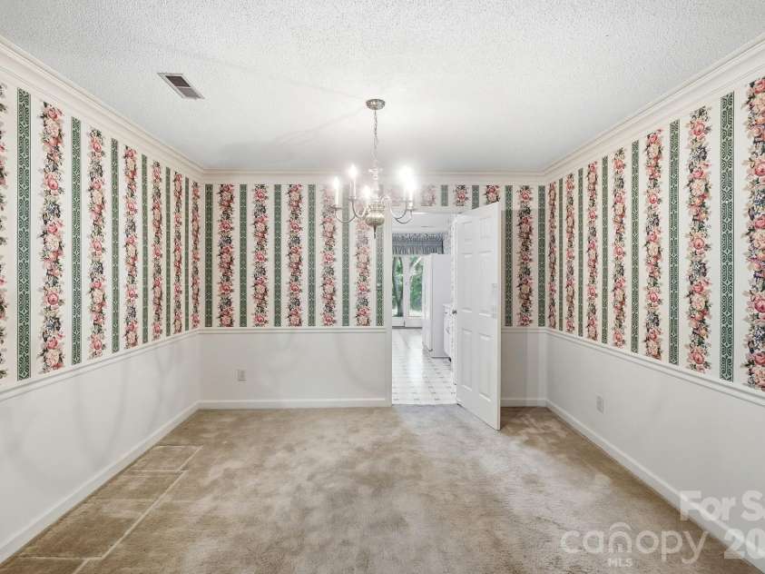 4218 Woodglen Lane, Charlotte, NC 28226.  MLS# CAR4424799, YatesRealty ID 50915. Formal Dining Room