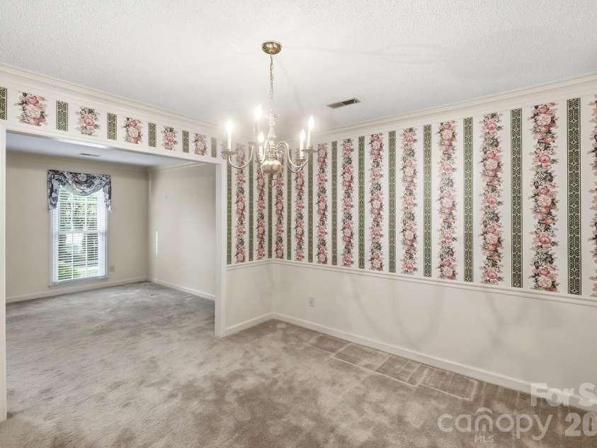 4218 Woodglen Lane, Charlotte, NC 28226.  MLS# CAR4424799, YatesRealty ID 50915. Formal Dining Room