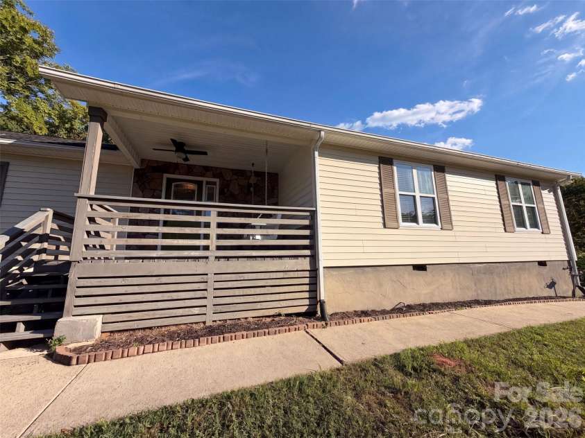 6009 Lanai Lane, Tega Cay, SC 29708.  MLS# CAR4424884, YatesRealty ID 50916. 