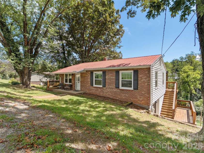 483 Thompson Street, Canton, NC 28716.  MLS# CAR4424582, YatesRealty ID 50917. 