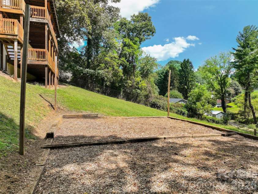 483 Thompson Street, Canton, NC 28716.  MLS# CAR4424582, YatesRealty ID 50917. 