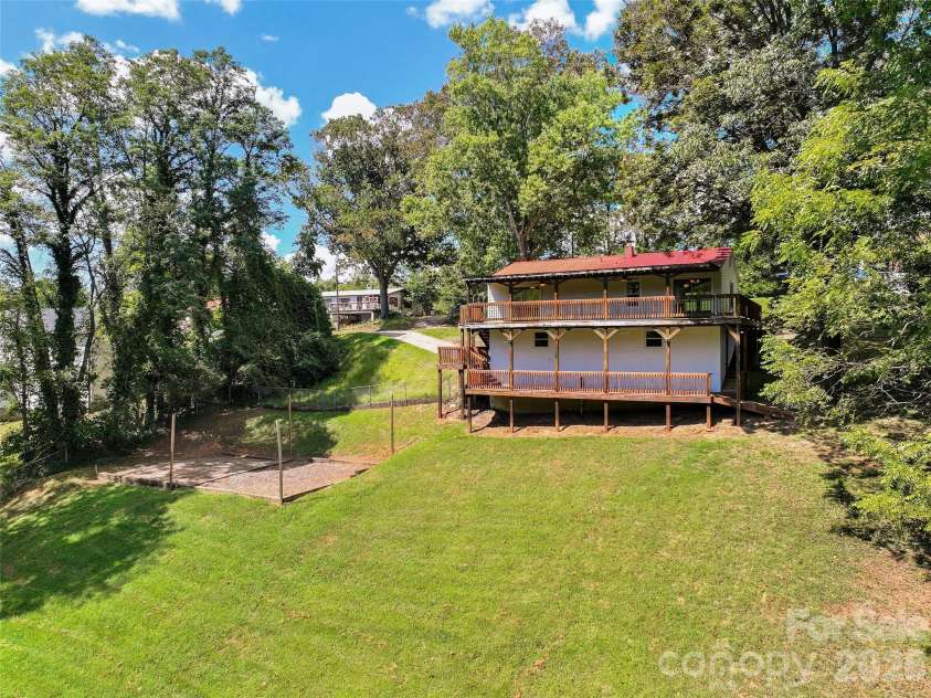 483 Thompson Street, Canton, NC 28716.  MLS# CAR4424582, YatesRealty ID 50917. 
