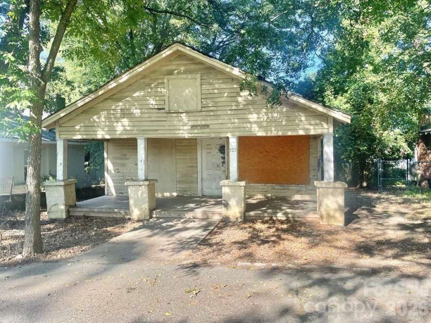 709 Douglas Street, Shelby, NC 28150.  MLS# CAR4424905, YatesRealty ID 50919. 