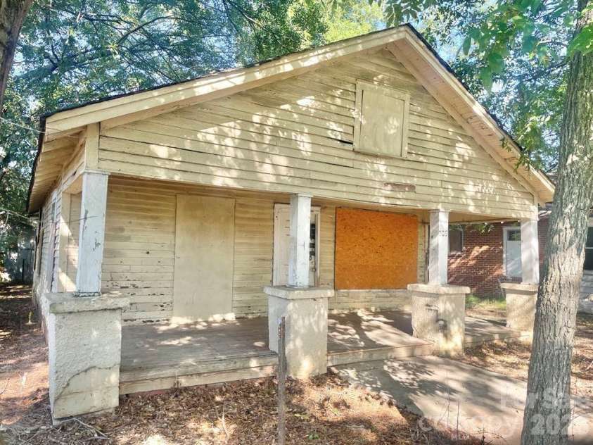 709 Douglas Street, Shelby, NC 28150.  MLS# CAR4424905, YatesRealty ID 50919. 