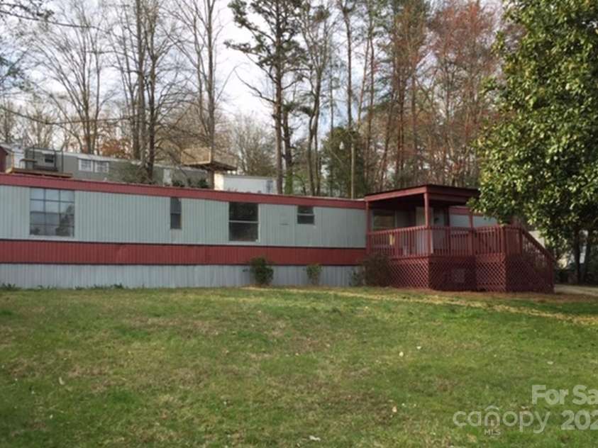 7821 Bondhaven Drive, Charlotte, NC 28215.  MLS# CAR4237671, YatesRealty ID 5092. 