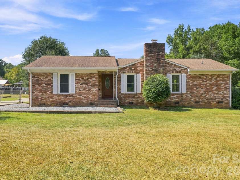 1245 Parris Road, Rock Hill, SC 29732.  MLS# CAR4424017, YatesRealty ID 50921. Front Yard