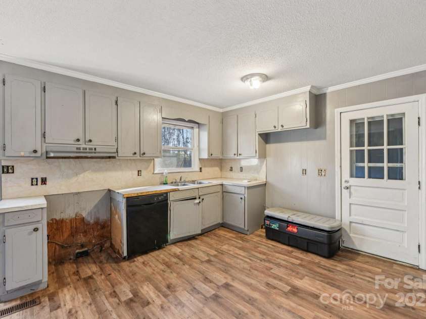 510 Secrest Avenue, Monroe, NC 28110.  MLS# CAR4325706, YatesRealty ID 50922. 