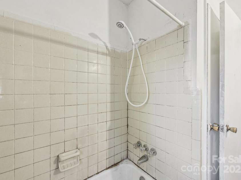 510 Secrest Avenue, Monroe, NC 28110.  MLS# CAR4325706, YatesRealty ID 50922. 