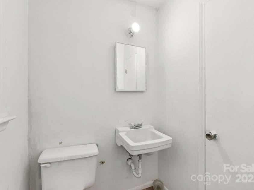 510 Secrest Avenue, Monroe, NC 28110.  MLS# CAR4325706, YatesRealty ID 50922. 