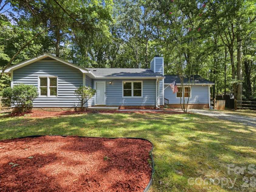 6324 Saddlewood Drive, Waxhaw, NC 28173.  MLS# CAR4409886, YatesRealty ID 50922. 