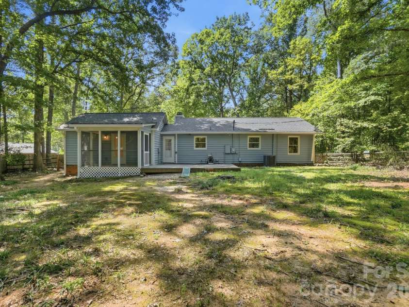 6324 Saddlewood Drive, Waxhaw, NC 28173.  MLS# CAR4409886, YatesRealty ID 50922. 