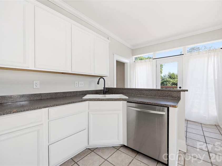 700 Concordia Avenue, Charlotte, NC 28206.  MLS# CAR4424791, YatesRealty ID 50925. 