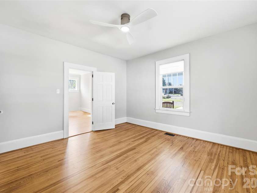 700 Concordia Avenue, Charlotte, NC 28206.  MLS# CAR4424791, YatesRealty ID 50925. 