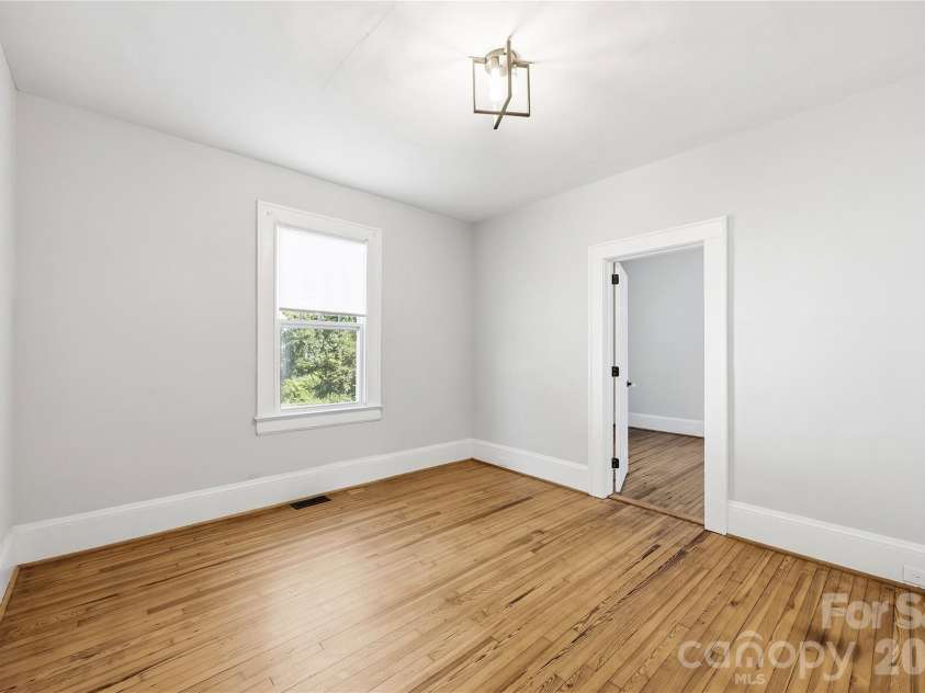 700 Concordia Avenue, Charlotte, NC 28206.  MLS# CAR4424791, YatesRealty ID 50925. 