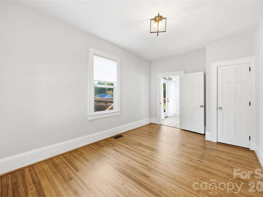 700 Concordia Avenue, Charlotte, NC 28206.  MLS# CAR4424791, YatesRealty ID 50925. 