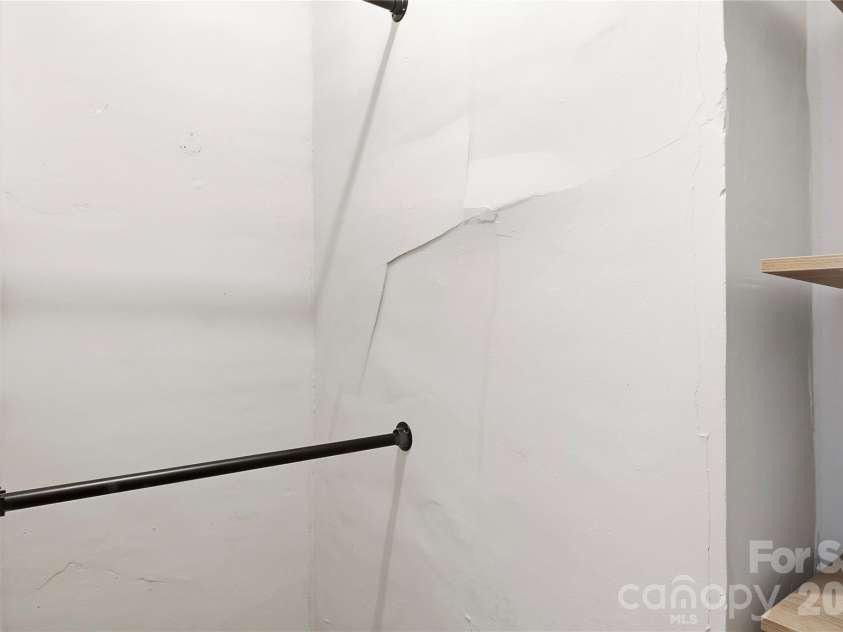 700 Concordia Avenue, Charlotte, NC 28206.  MLS# CAR4424791, YatesRealty ID 50925. 