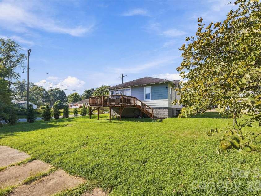 700 Concordia Avenue, Charlotte, NC 28206.  MLS# CAR4424791, YatesRealty ID 50925. 