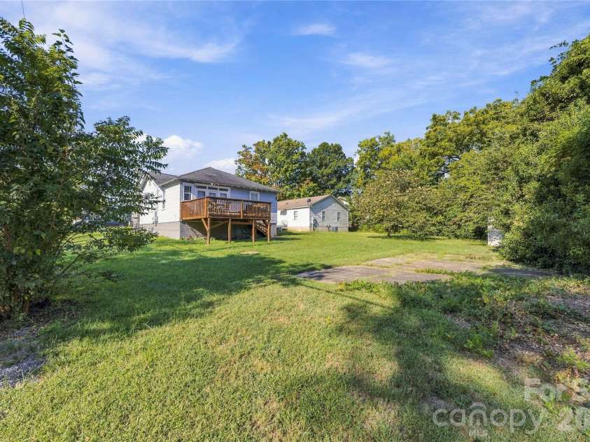 700 Concordia Avenue, Charlotte, NC 28206.  MLS# CAR4424791, YatesRealty ID 50925. 