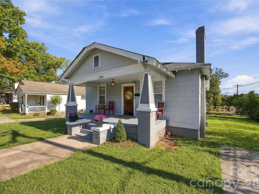 700 Concordia Avenue, Charlotte, NC 28206.  MLS# CAR4424791, YatesRealty ID 50925. 