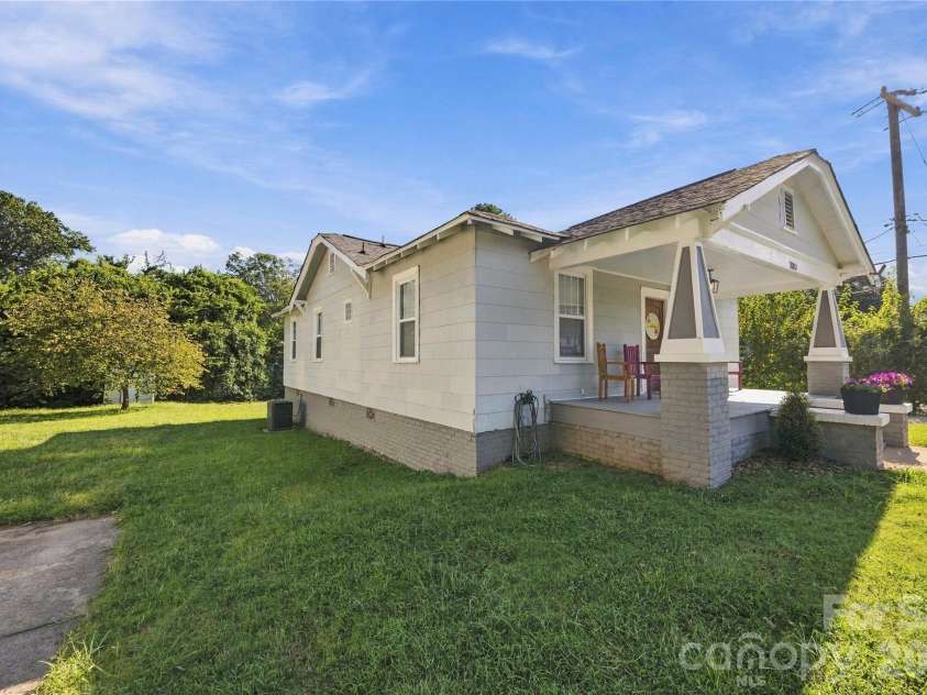 700 Concordia Avenue, Charlotte, NC 28206.  MLS# CAR4424791, YatesRealty ID 50925. 