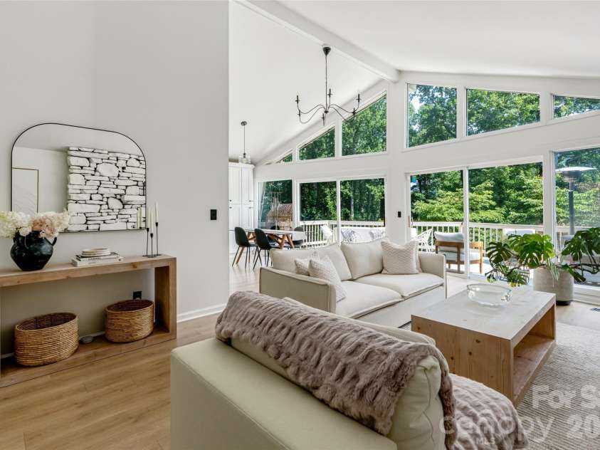 336 Sky Lake Drive, Hendersonville, NC 28739.  MLS# CAR4405648, YatesRealty ID 50927. Bright and Airy Interior