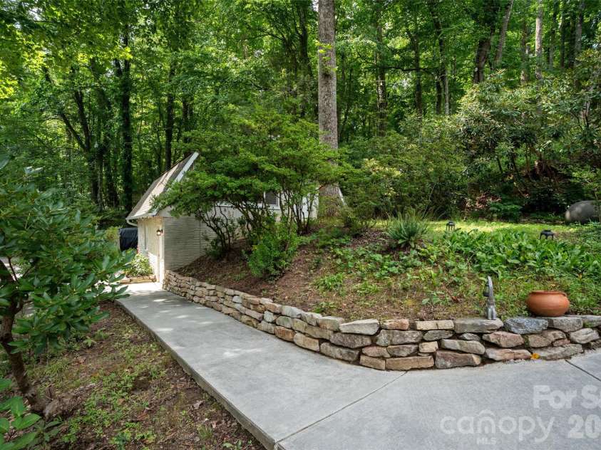 336 Sky Lake Drive, Hendersonville, NC 28739.  MLS# CAR4405648, YatesRealty ID 50927. Landscape