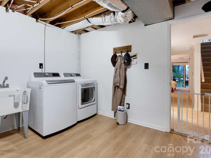 336 Sky Lake Drive, Hendersonville, NC 28739.  MLS# CAR4405648, YatesRealty ID 50927. Laundry - basement