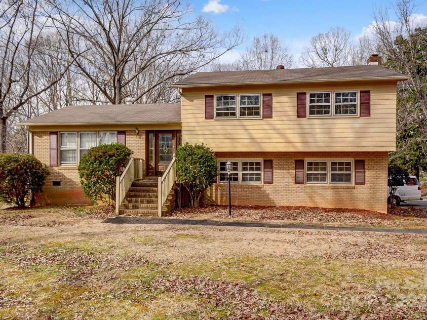 1142 Canterbury Drive, Lancaster, SC 29720.  MLS# CAR4234837, YatesRealty ID 5093. 
