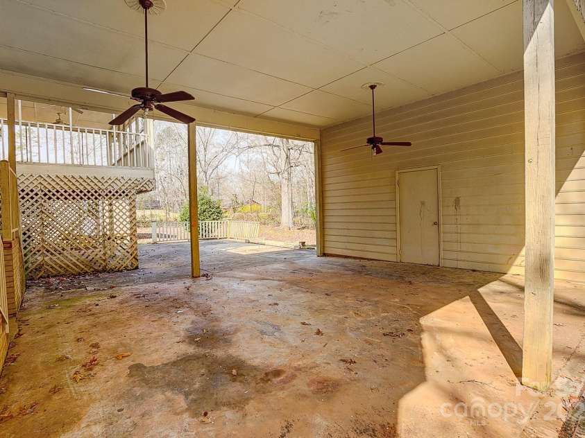 1142 Canterbury Drive, Lancaster, SC 29720.  MLS# CAR4234837, YatesRealty ID 5093. 