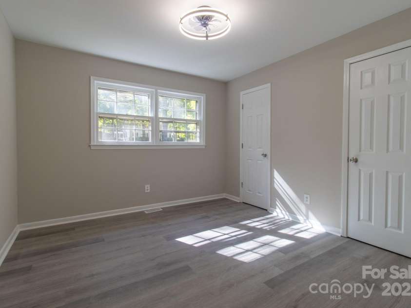 1142 Canterbury Drive, Lancaster, SC 29720.  MLS# CAR4313710, YatesRealty ID 5093. 