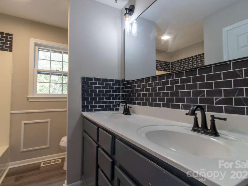 1142 Canterbury Drive, Lancaster, SC 29720.  MLS# CAR4313710, YatesRealty ID 5093. 