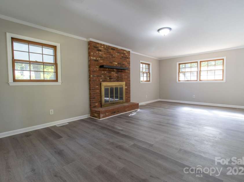 1142 Canterbury Drive, Lancaster, SC 29720.  MLS# CAR4313710, YatesRealty ID 5093. 