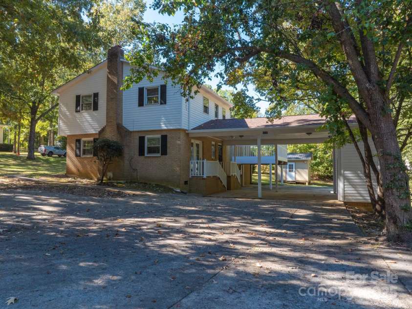 1142 Canterbury Drive, Lancaster, SC 29720.  MLS# CAR4313710, YatesRealty ID 5093. 