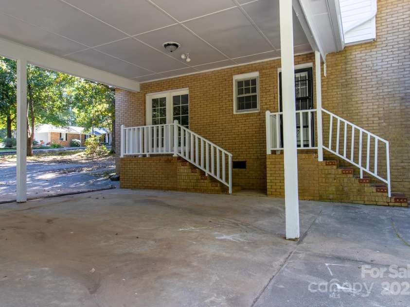 1142 Canterbury Drive, Lancaster, SC 29720.  MLS# CAR4313710, YatesRealty ID 5093. 