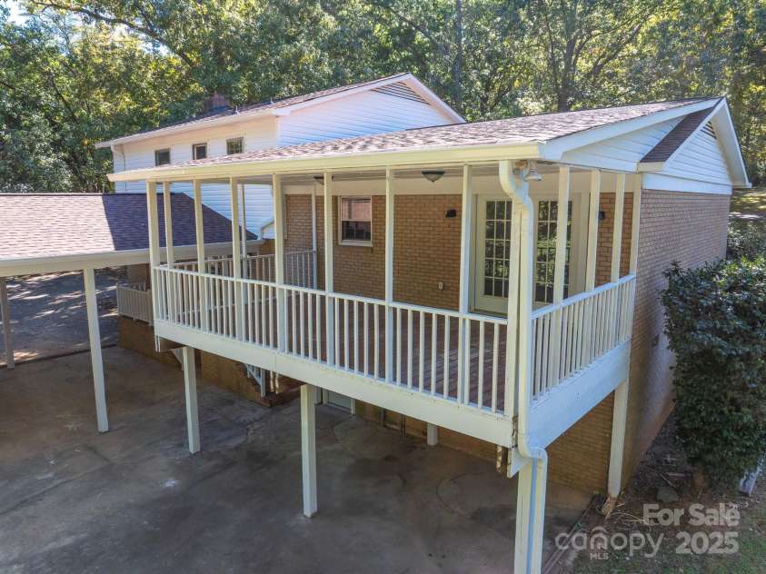 1142 Canterbury Drive, Lancaster, SC 29720.  MLS# CAR4313710, YatesRealty ID 5093. 