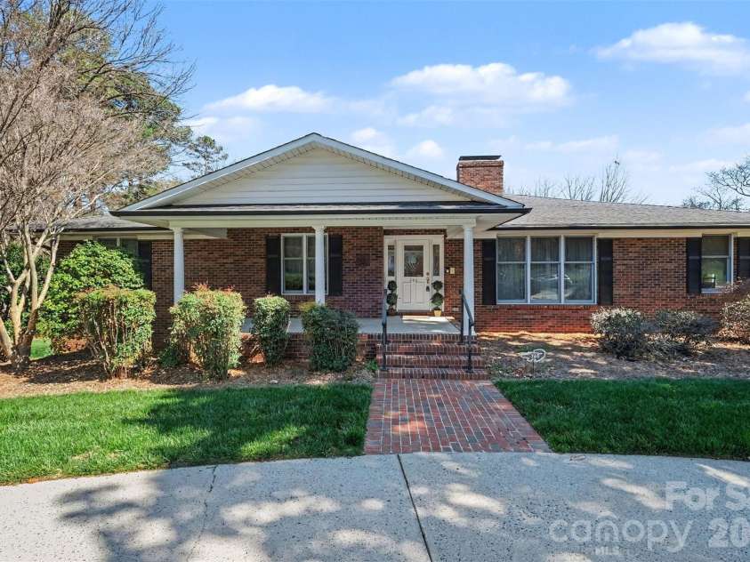 746 Grandview Drive, Concord, NC 28025.  MLS# CAR4357995, YatesRealty ID 5093. 