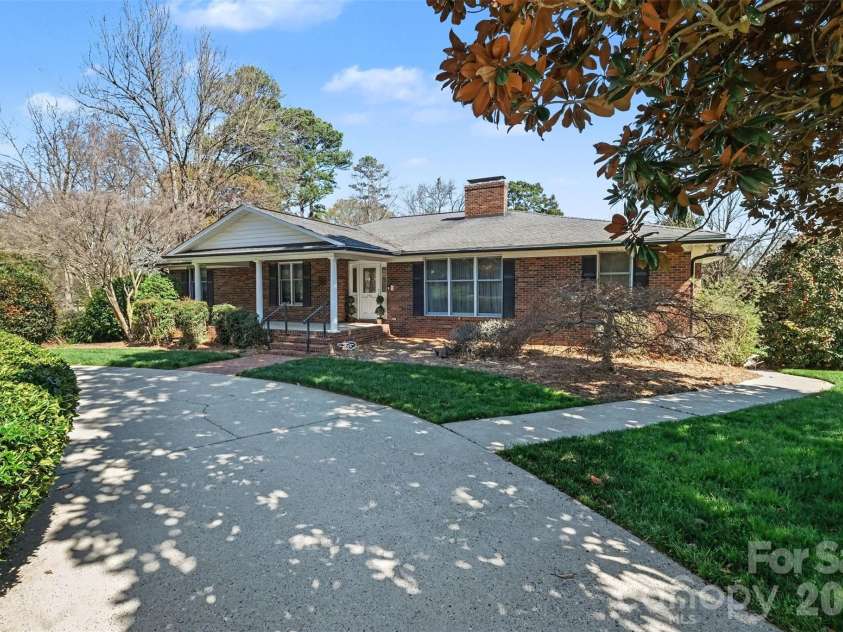 746 Grandview Drive, Concord, NC 28025.  MLS# CAR4357995, YatesRealty ID 5093. 