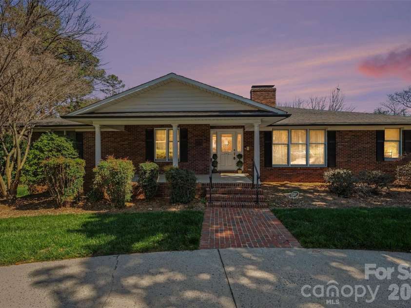 746 Grandview Drive, Concord, NC 28025.  MLS# CAR4357995, YatesRealty ID 5093. 