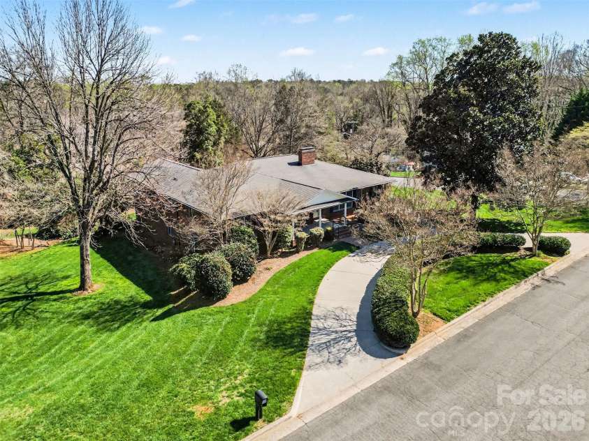 746 Grandview Drive, Concord, NC 28025.  MLS# CAR4357995, YatesRealty ID 5093. 