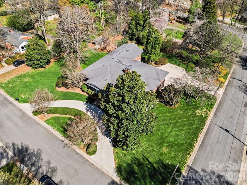 746 Grandview Drive, Concord, NC 28025.  MLS# CAR4357995, YatesRealty ID 5093. 